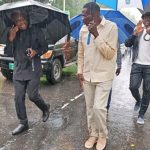 Lomé : le ministre Calixte Madjoulba supervise les opérations après la chute d’un arbre sur le boulevard Eyadéma