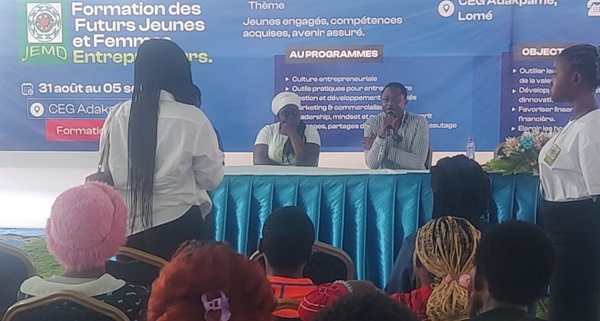 Vacances utiles à Adakpamé: Bamba Mohamed Nimaga appelle les jeunes à passer du commerce à la construction d’entreprises durables
