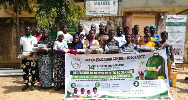 Tchaoudjo : Me OURO-SAMA Yaouza et l’AECT accompagnent 151 élèves et étudiants issus de familles démunies