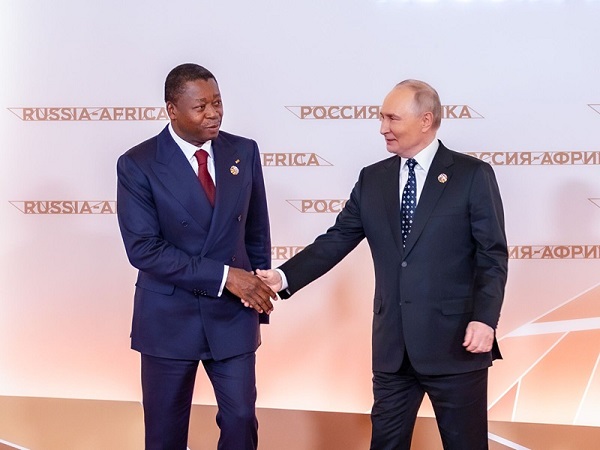 Russie-Afrique : Une poignée de main qui renforce des partenariats bilatéraux concrets entre Lomé et Moscou