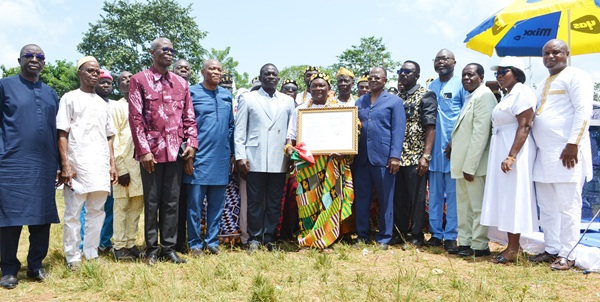 Plateaux/Wawa : À Okou, Abotchi Edoh Gbeté II investi d’une mission de paix et de développement