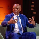 Afrique du Sud : Patrice Motsepe donné en tête des sondages pour succéder à Ramaphosa à la tête de l’ANC